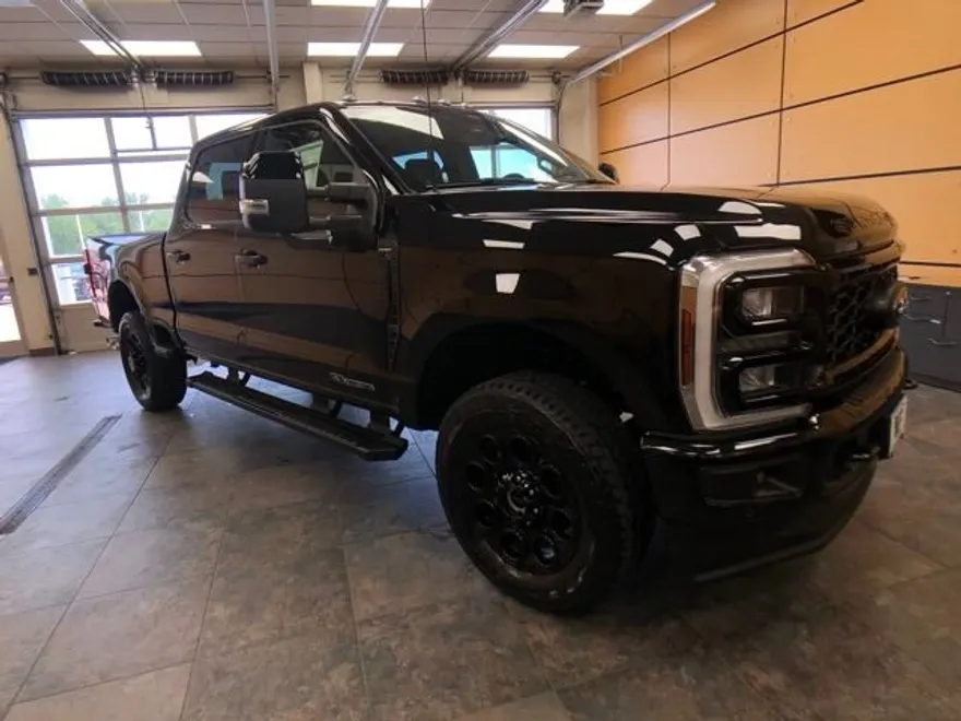 2025 Ford F-250 Lariat photo 1