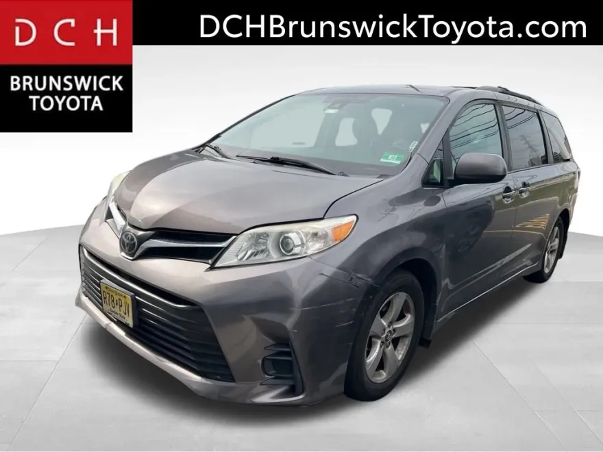 2018 Toyota Sienna L photo 1