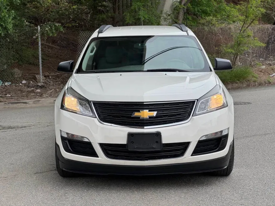 2015 Chevrolet Traverse LS photo 1
