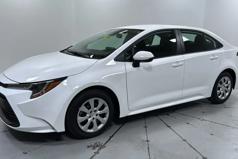 2026 Toyota Corolla LE photo 1