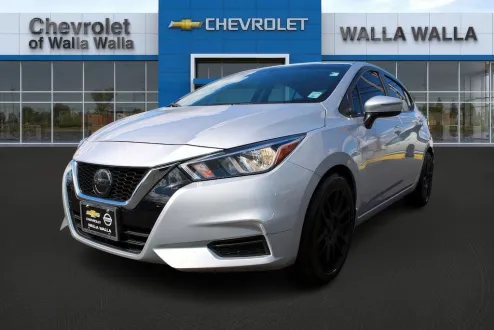 2020 Nissan Versa SV photo 3