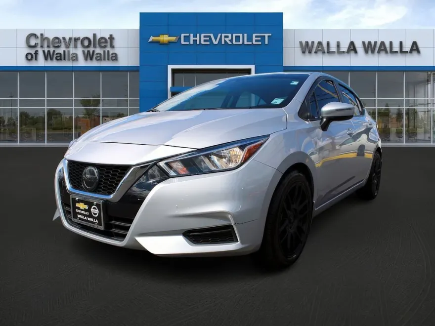 2020 Nissan Versa SV photo 3