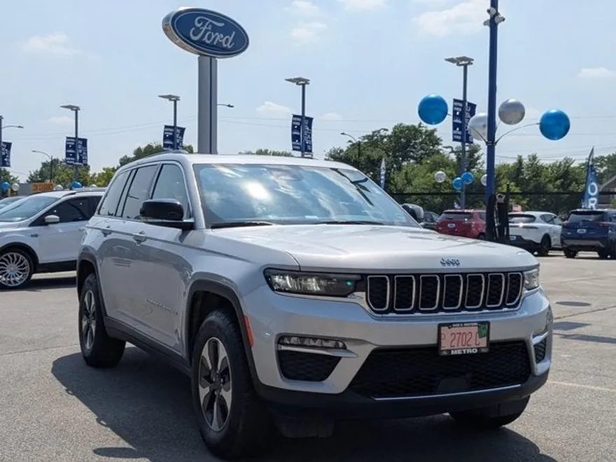 2023 Jeep Cherokee Base photo 1