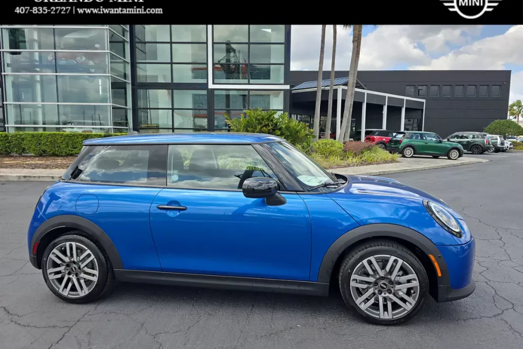 2025 Mini Cooper 2 Door Hardtop Signature photo 1