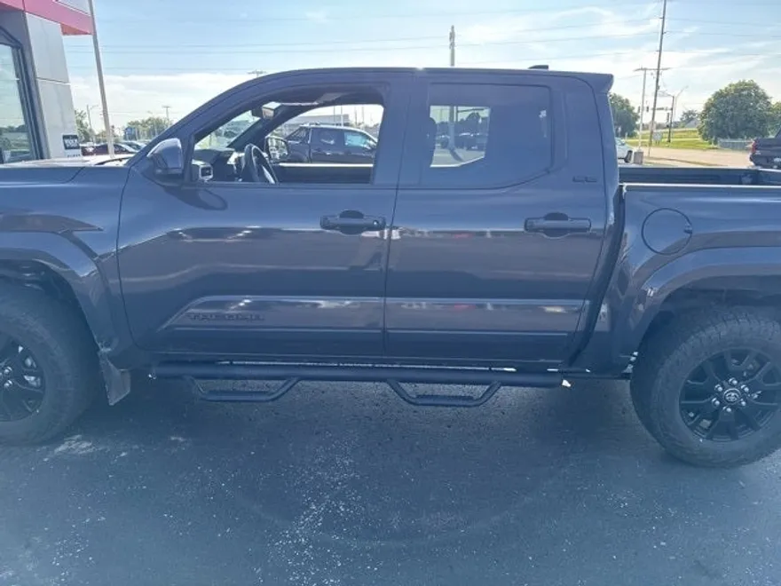 2024 Toyota Tacoma SR5 photo 1