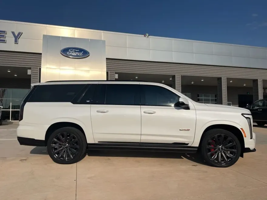2025 Cadillac Escalade ESV V-Series photo 1