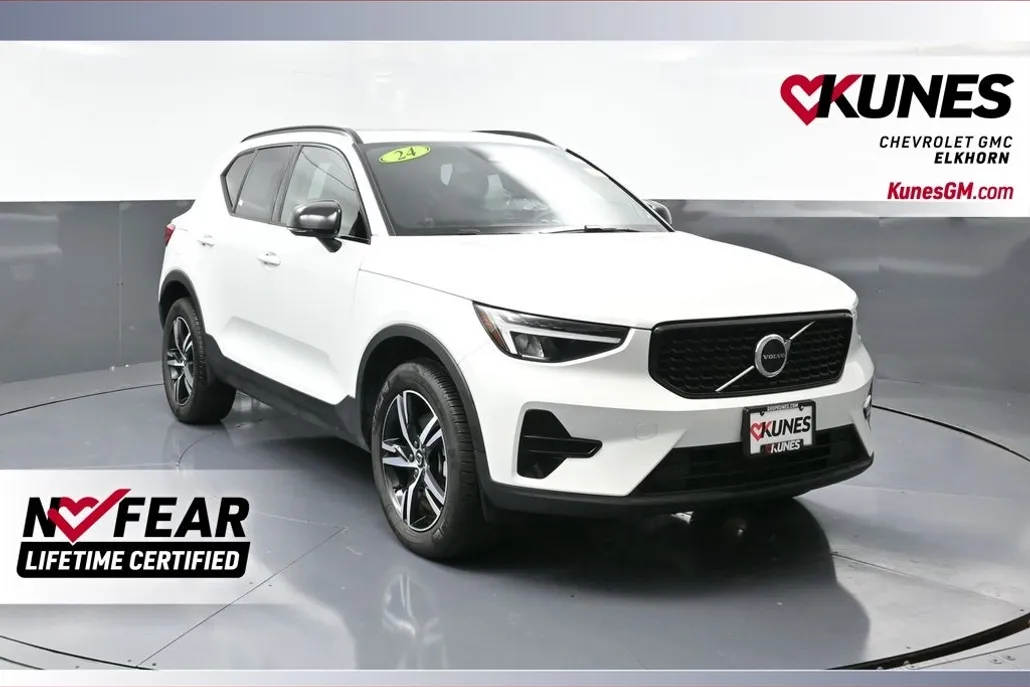 2024 Volvo XC40 Core photo 1