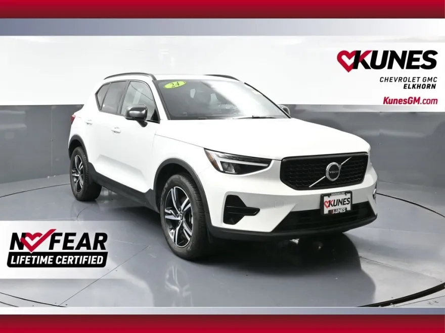 2024 Volvo XC40 Core photo 1