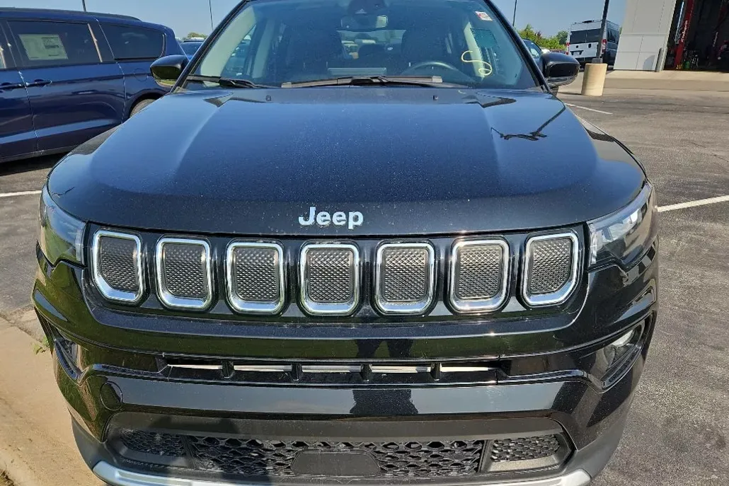 2022 Jeep Compass Limited photo 1