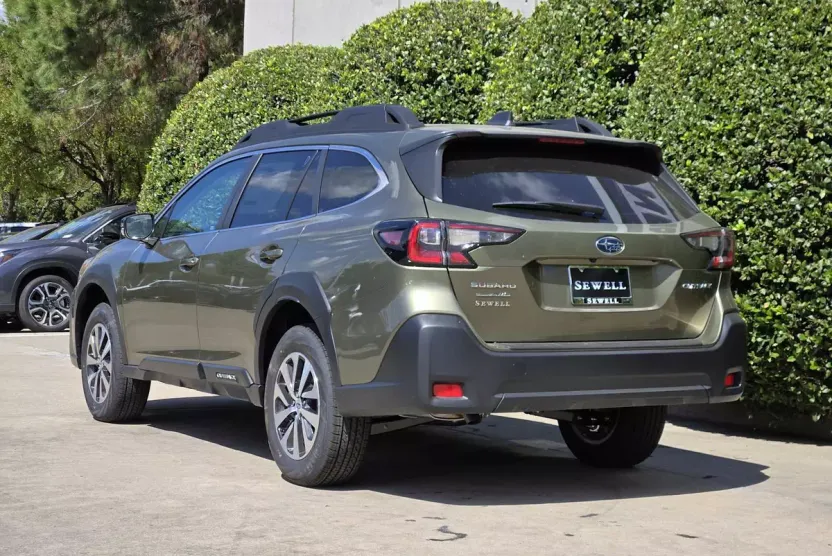 2025 Subaru Outback Premium photo 1