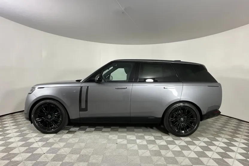 2025 Land Rover Range Rover SE photo 1