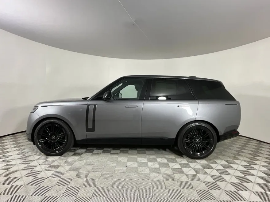 2025 Land Rover Range Rover SE photo 1