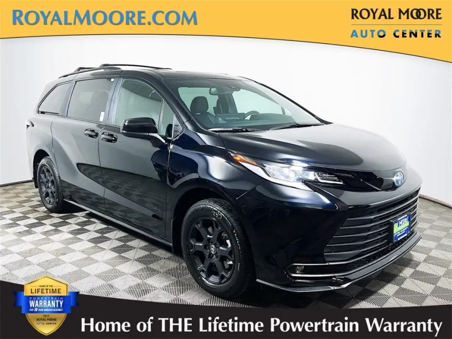 2025 Toyota Sienna Woodland Edition photo 1
