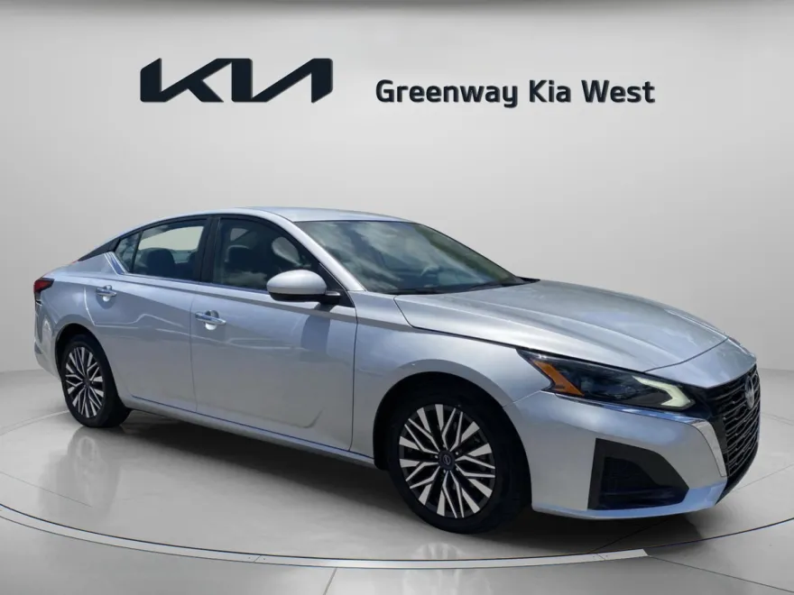 2023 Nissan Altima 2.5 SV photo 1