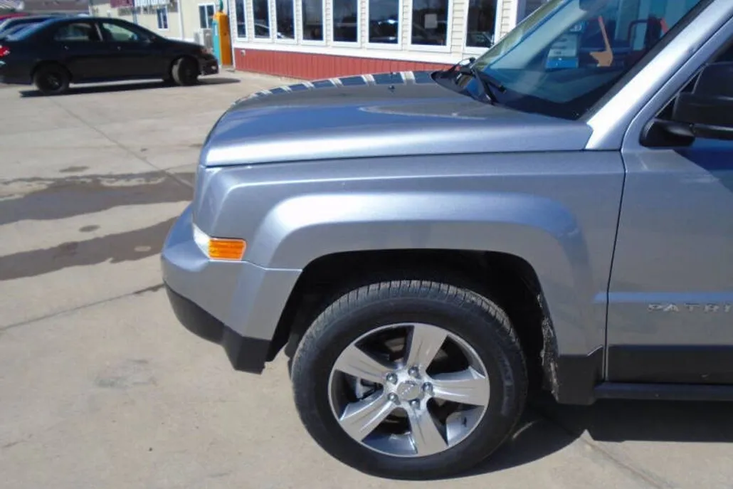 2016 Jeep Patriot Latitude photo 1