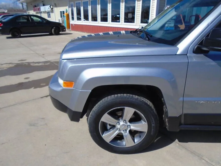 2016 Jeep Patriot Latitude photo 1
