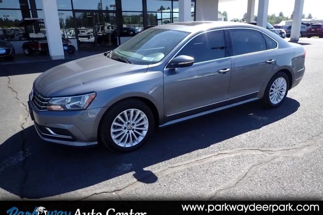 2016 Volkswagen Passat SE photo 1
