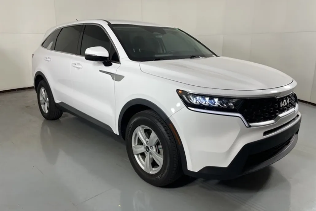 2022 Kia Sorento LX photo 1