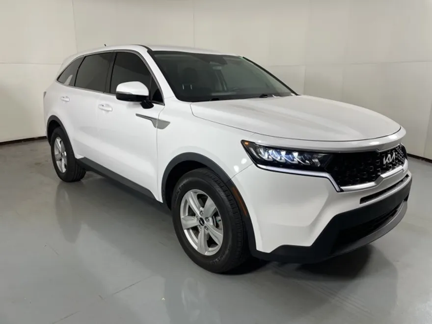 2022 Kia Sorento LX photo 1