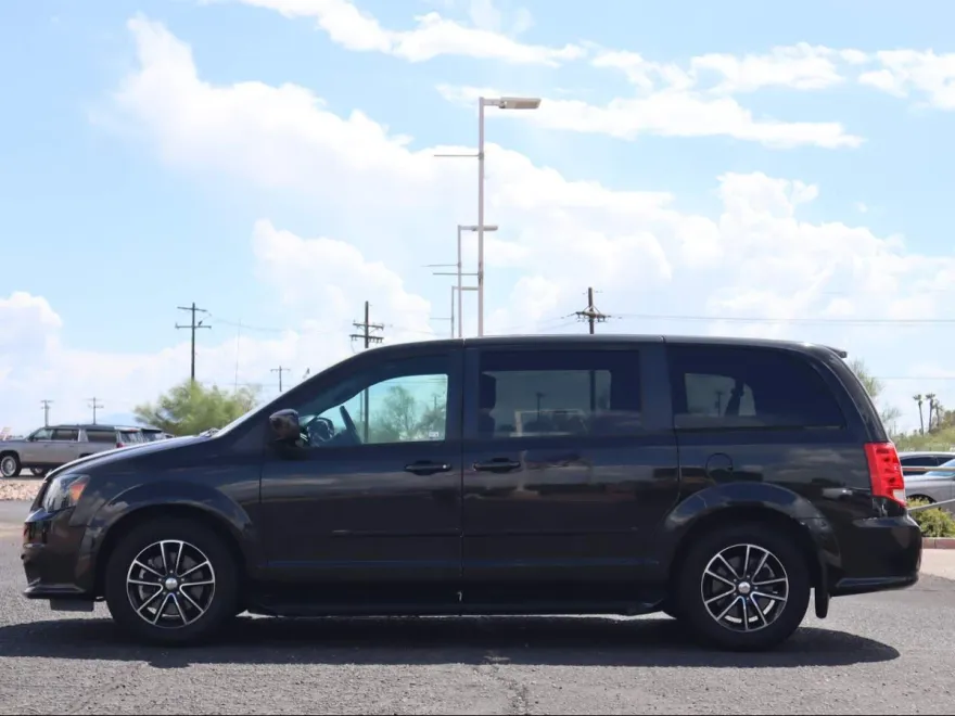 2017 Dodge Grand Caravan SE Plus photo 1