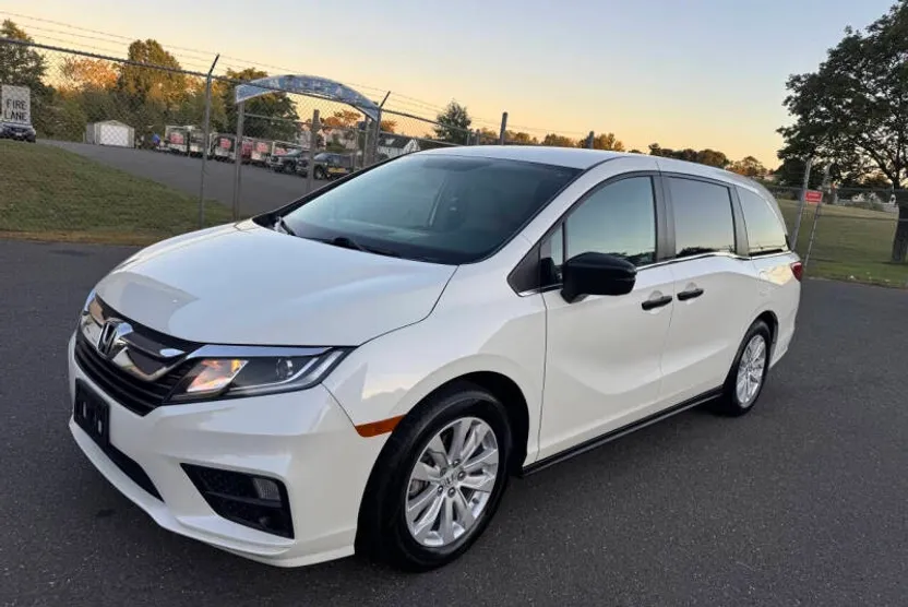 2019 Honda Odyssey LX photo 1