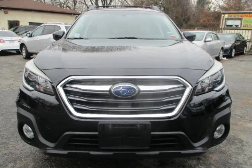 2018 Subaru Outback 2.5i Premium photo 1