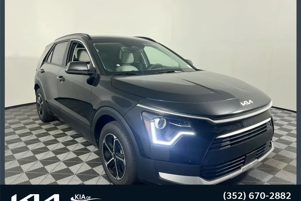 2025 Kia Niro EX photo 1