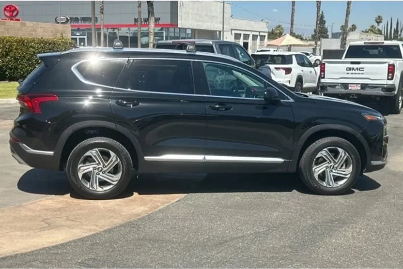 2022 Hyundai Santa Fe SEL photo 1