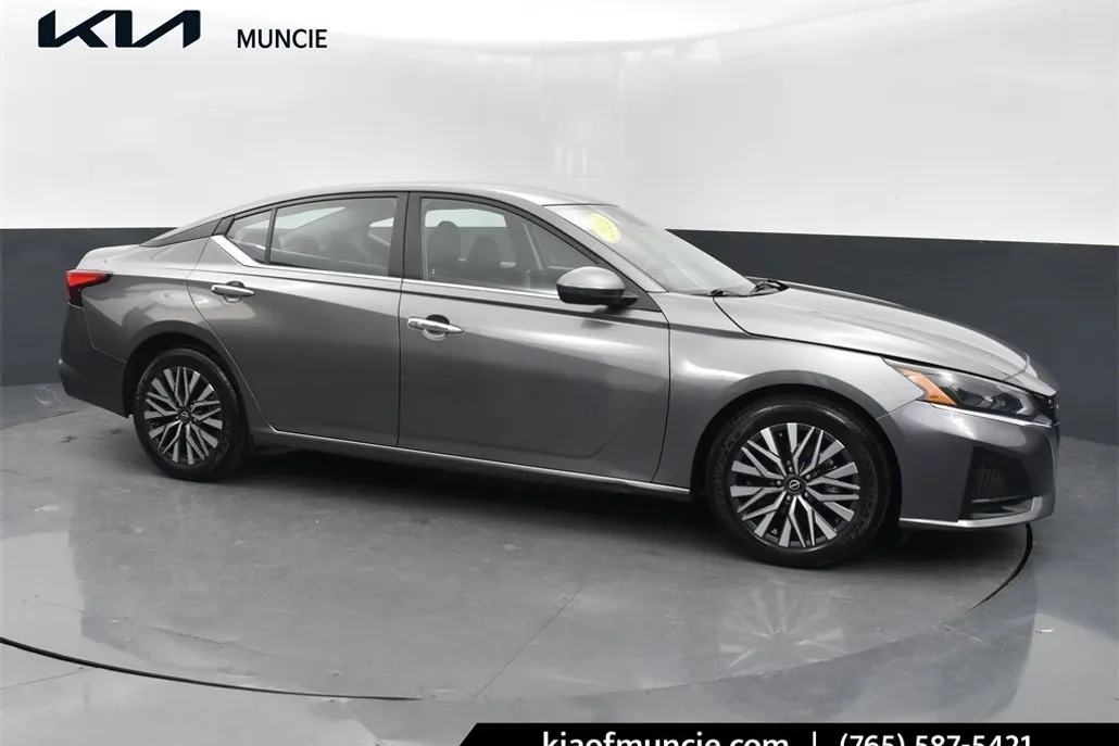 2023 Nissan Altima 2.5 SV photo 1