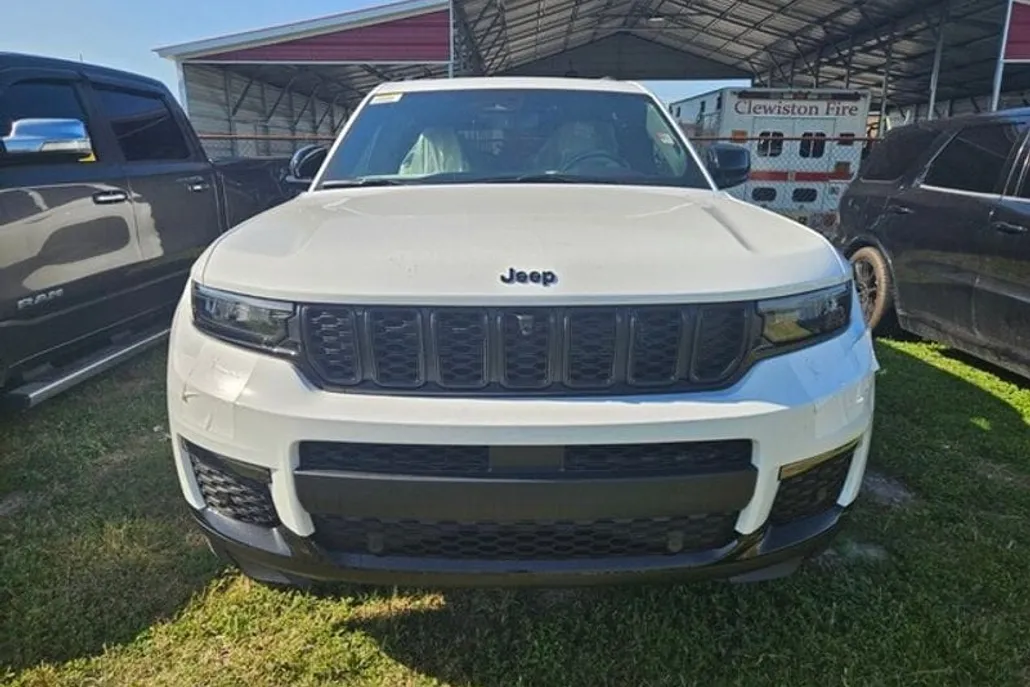 2025 Jeep Grand Cherokee Limited photo 1