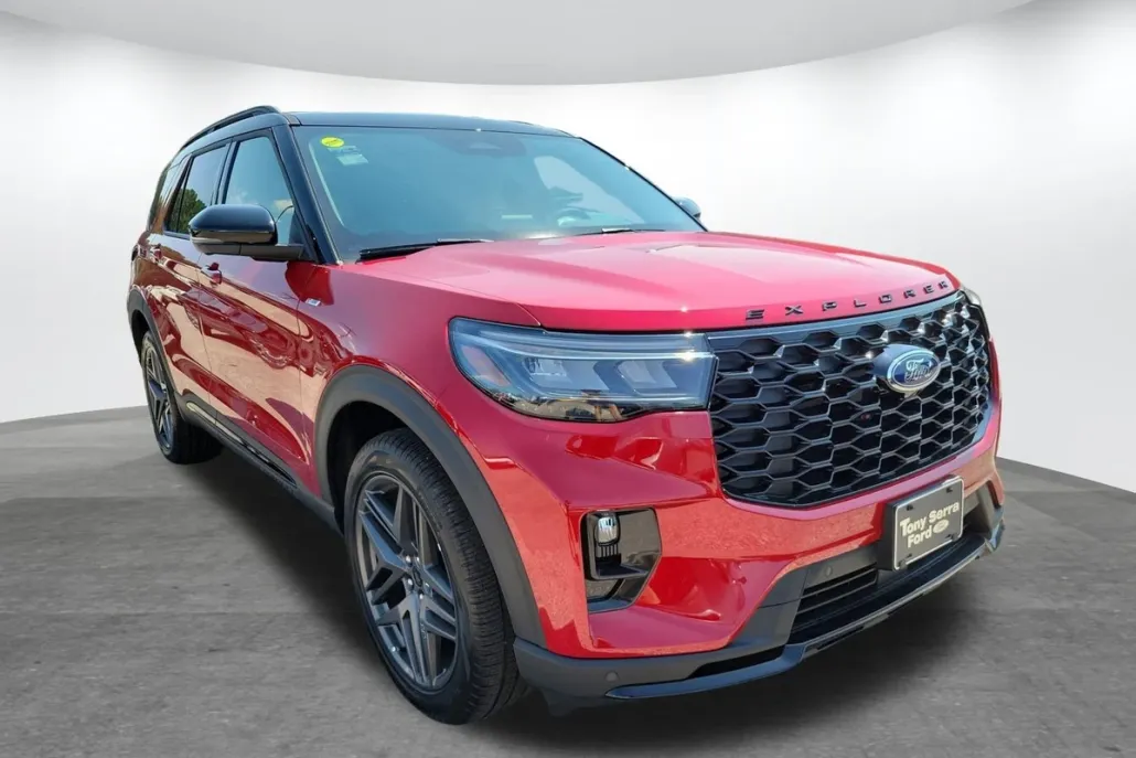2025 Ford Explorer ST-Line photo 1