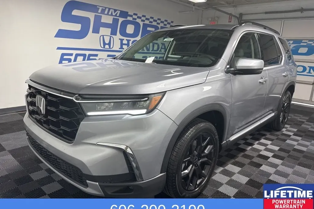 2025 Honda Pilot Touring photo 1