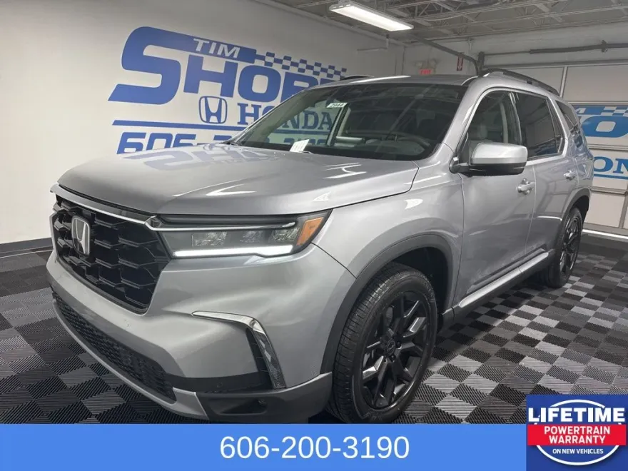 2025 Honda Pilot Touring photo 1