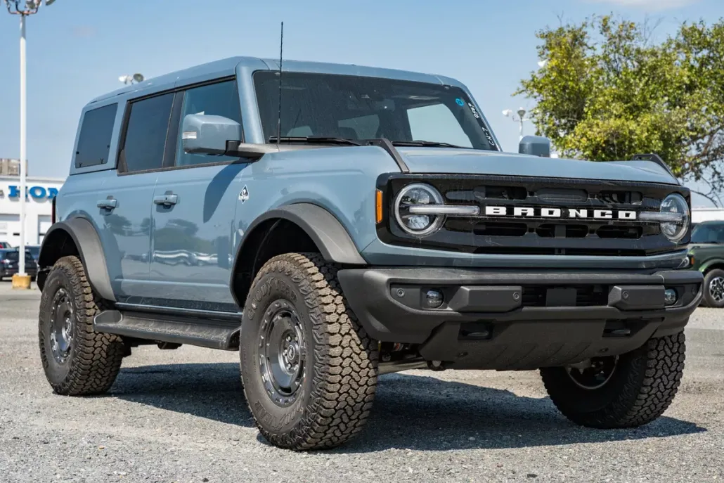 2025 Ford Bronco Outer Banks photo 1