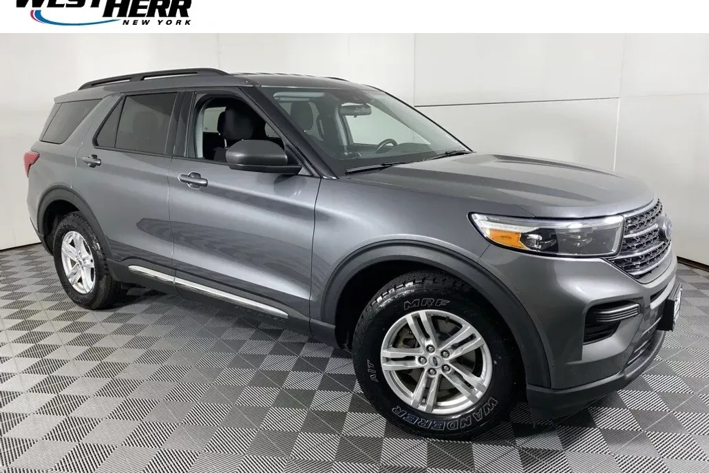 2022 Ford Explorer XLT photo 1