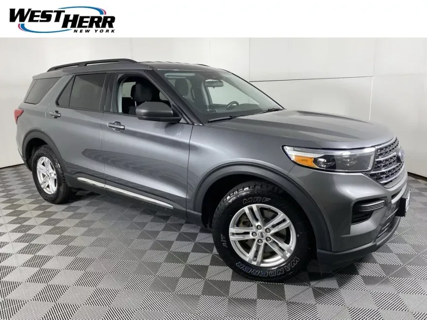 2022 Ford Explorer XLT photo 1