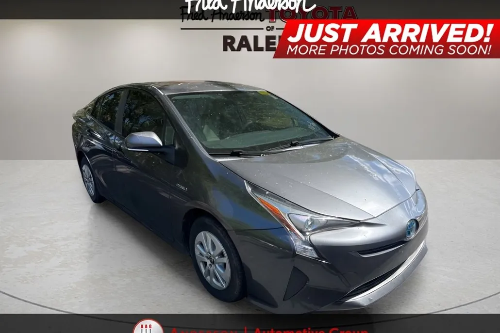 2017 Toyota Prius Two photo 1