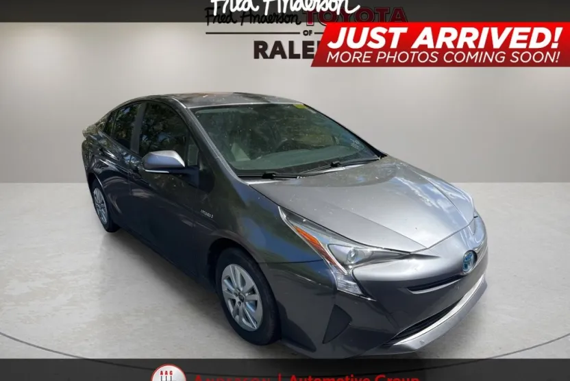 2017 Toyota Prius Two photo 1
