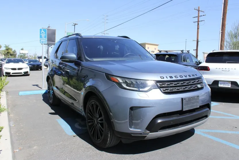 2019 Land Rover Discovery SE photo 1