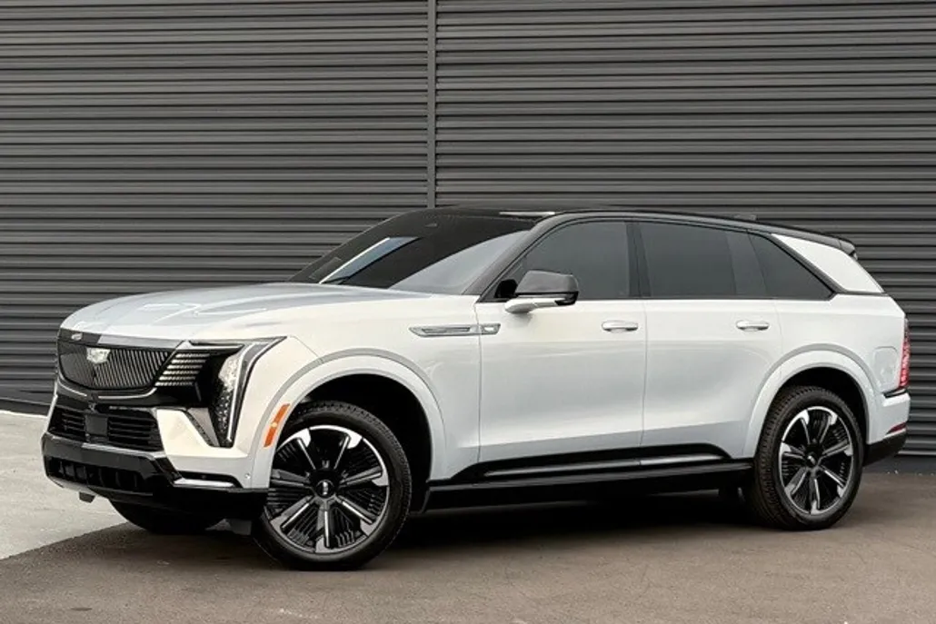 2025 Cadillac Escalade IQ Sport photo 1