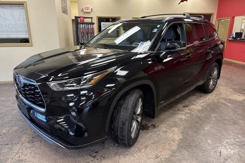2022 Toyota Highlander Hybrid Platinum photo 1