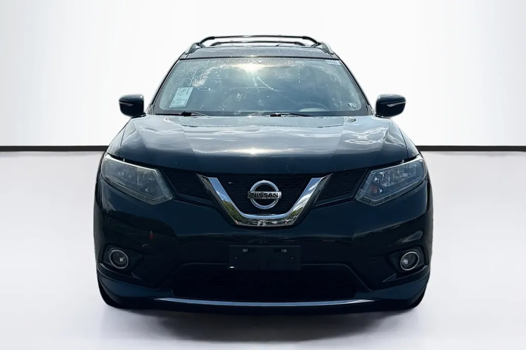 2015 Nissan Rogue SV photo 1