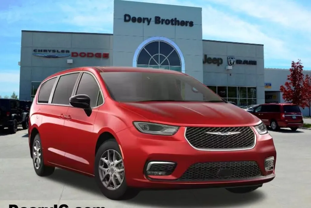 2026 Chrysler Pacifica photo 1