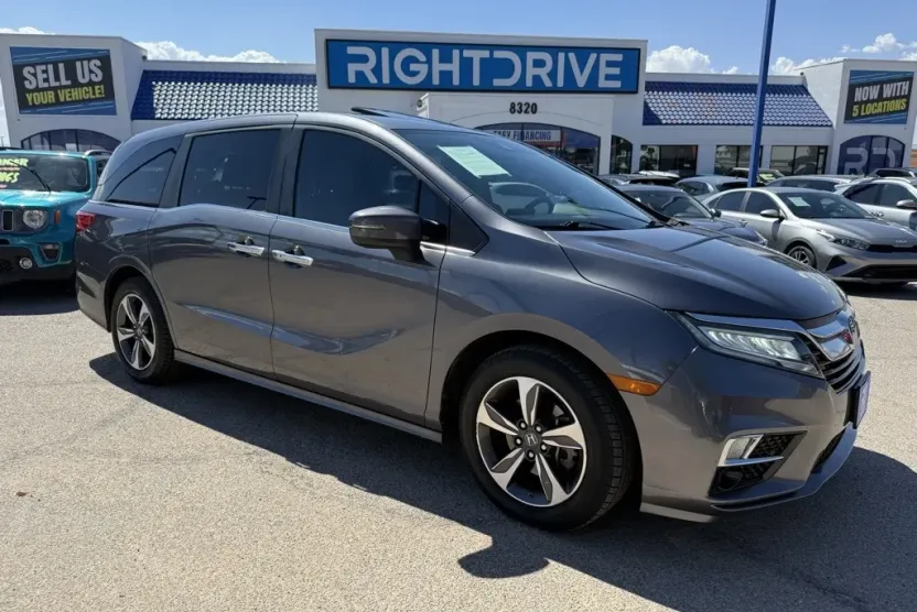 2019 Honda Odyssey Touring photo 1