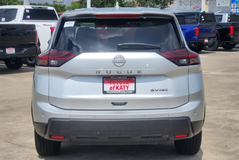 2024 Nissan Rogue SV photo 1