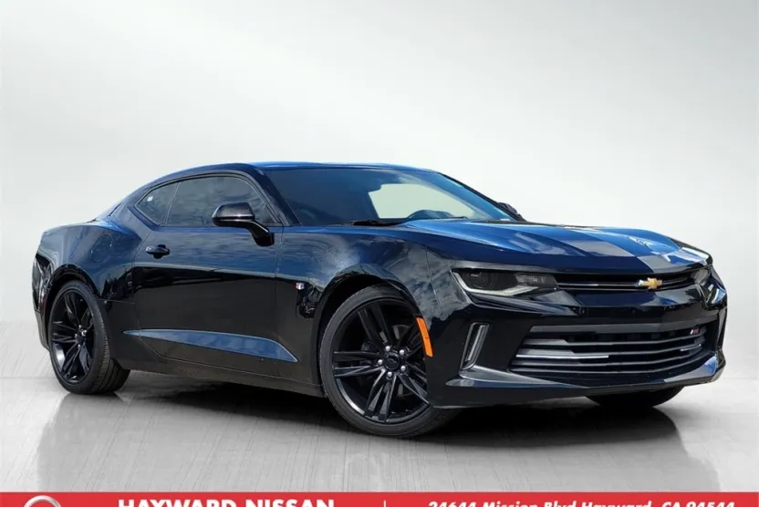 2018 Chevrolet Camaro 1LT photo 1