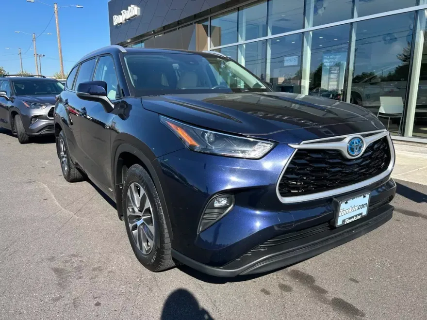 2022 Toyota Highlander Hybrid XLE photo 1