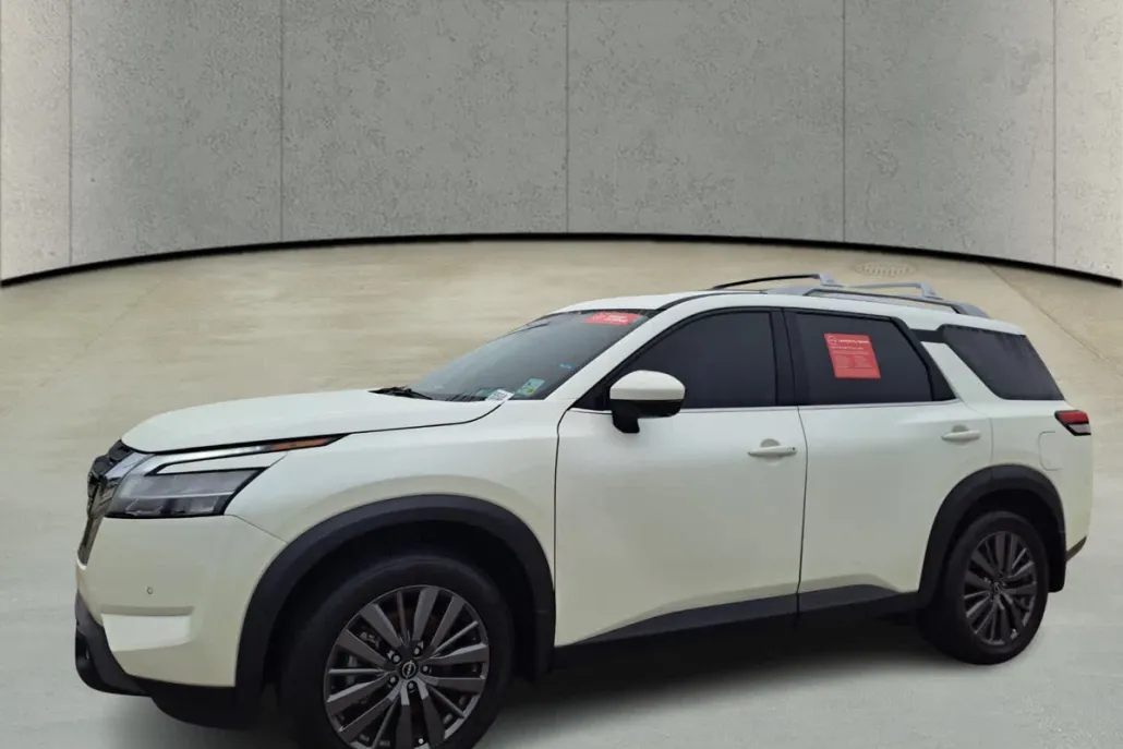 2024 Nissan Pathfinder SL photo 1