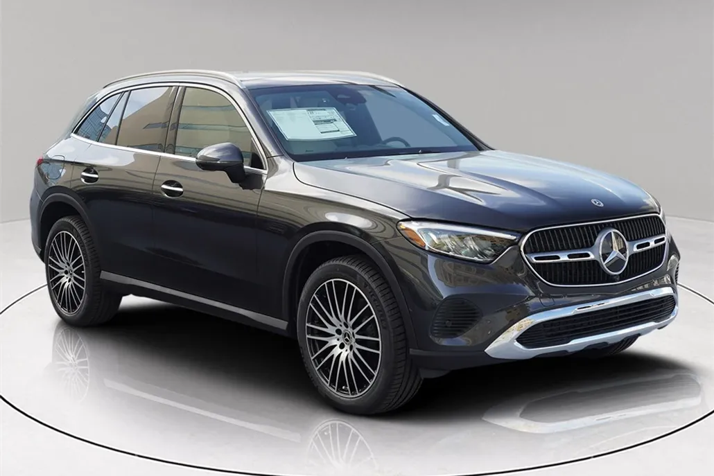2025 Mercedes Benz GLC 300 photo 1