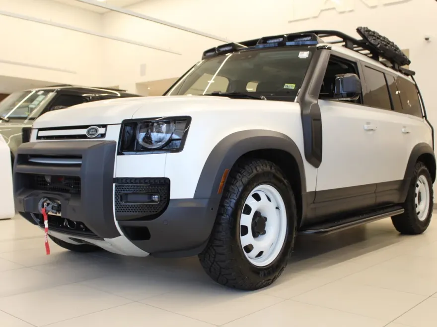 2024 Land Rover Defender 110 S photo 1